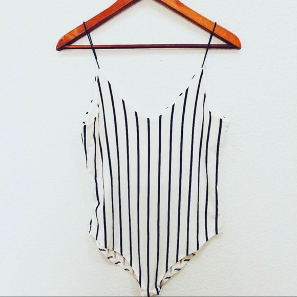 Tops - ❗ONE LEFT❗2/40 Ultra Soft Striped Bodysuit